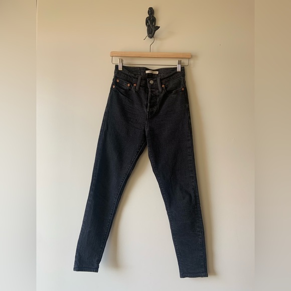 Levi’s, faded black Wedgie skinny ankle cut denim in size 25 - Picture 3 of 13
